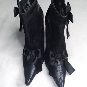 Black Bow Detailed Collin Stewart Heels